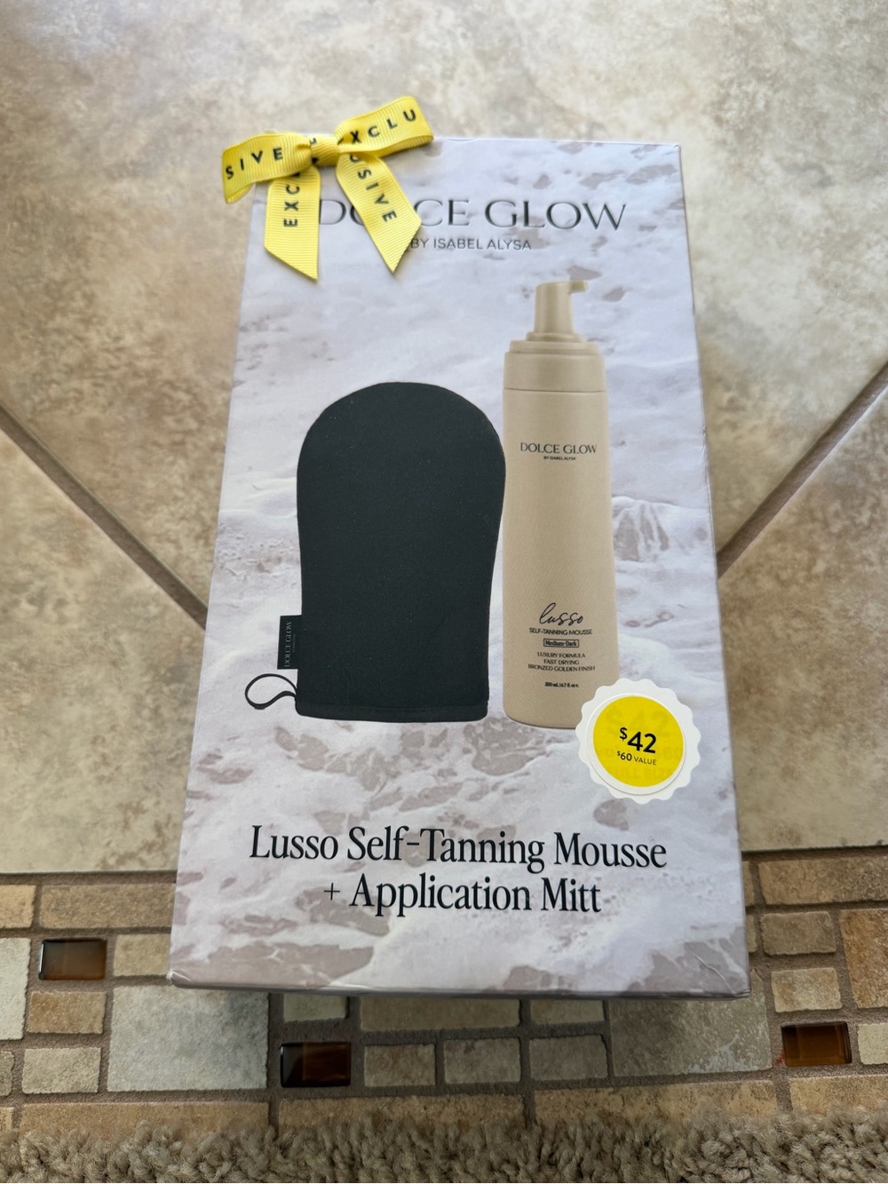 Dolce Glow Lusso Self-Tanning Mousse + Application Mitt -